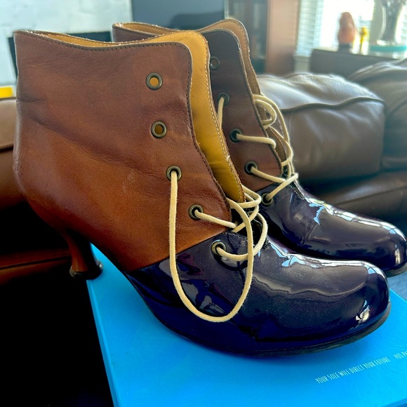 Fluevog Bellevue two-toned ankle boot - Picture 2 of 5